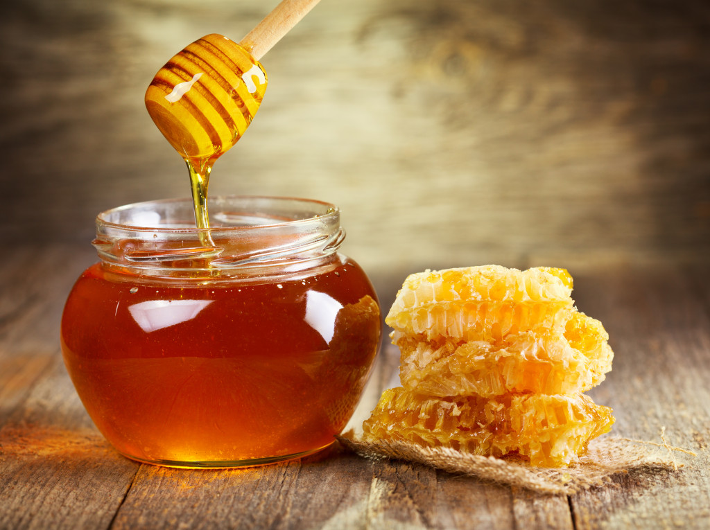 jar of honey with honeycomb